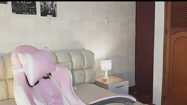 Naomi-Gray Adlı Modelin Canlı XXX Sohbeti