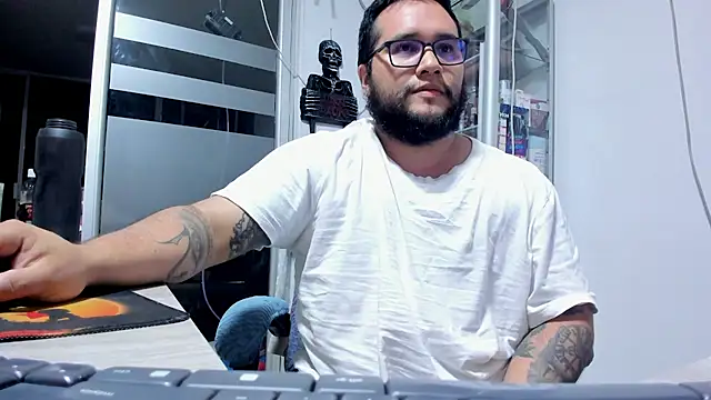 VINCEDMAGLIOO Chat XXX in diretta