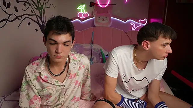MattyandAiden Adlı Modelin Canlı XXX Sohbeti