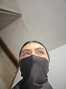 צ'אט XXX בשידור חי של zharaaa18