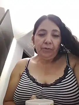צ'אט XXX בשידור חי של cachonda69-