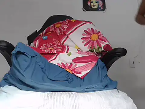 pamelabigcock69's Live XXX Chat
