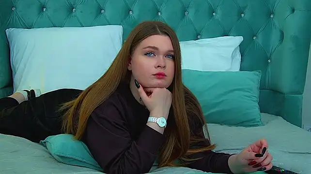 CrystalLyons' Live XXX Chat