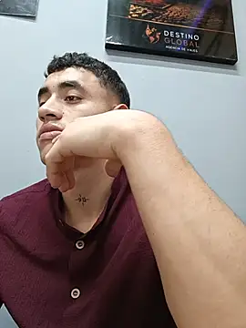 Cris-h live XXX chat