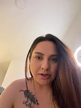 צ'אט XXX בשידור חי של Arya_Brown_