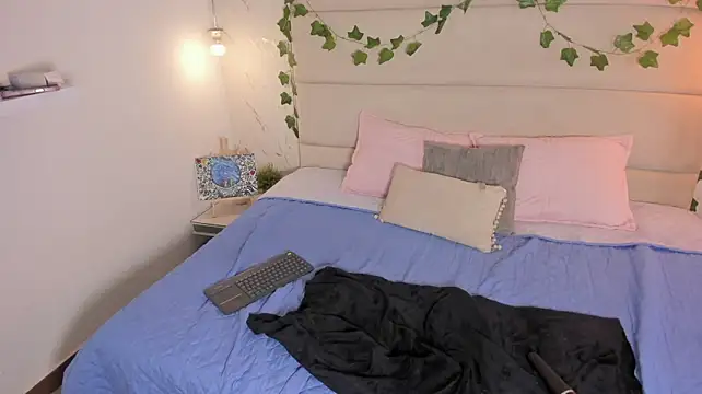 LyraenBlue Adlı Modelin Canlı XXX Sohbeti