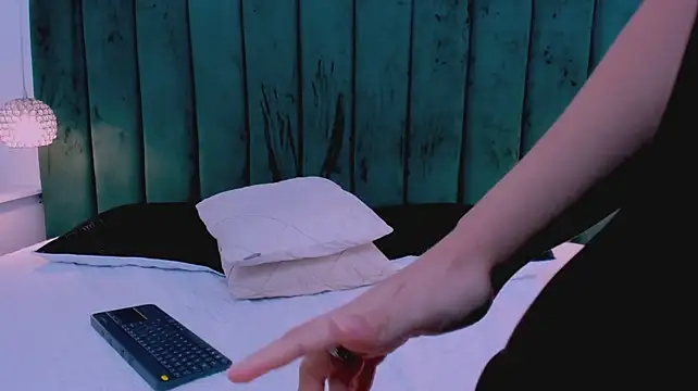 צ'אט XXX בשידור חי של Raven_Luxx