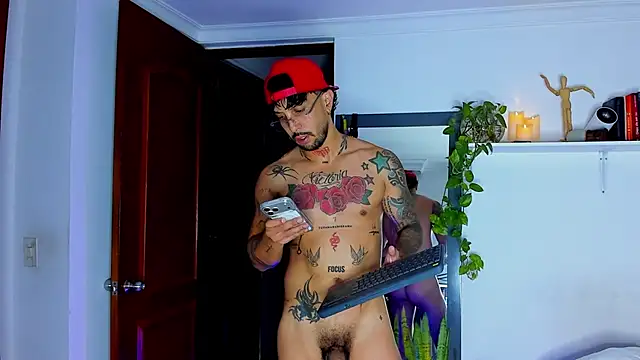 LiamUribe Chat XXX live