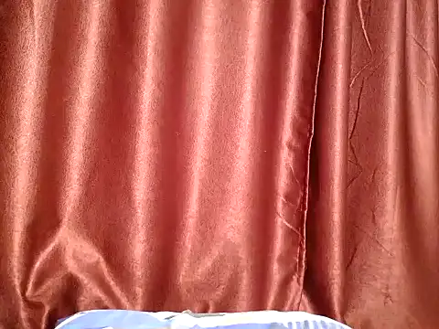 Naughtysuzzi_ Chat XXX in diretta