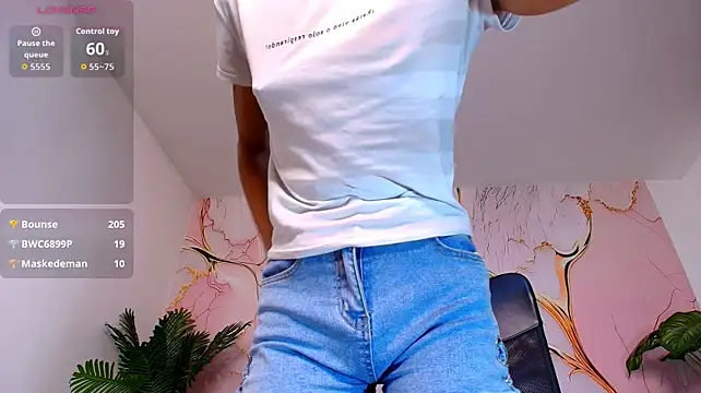 צ'אט XXX בשידור חי של keytinthomson_
