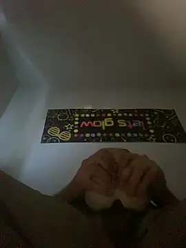 צ'אט XXX בשידור חי של GusanoDelicioso