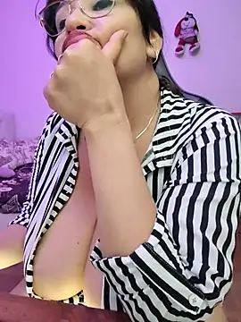 צ'אט XXX בשידור חי של esmeralda_milf