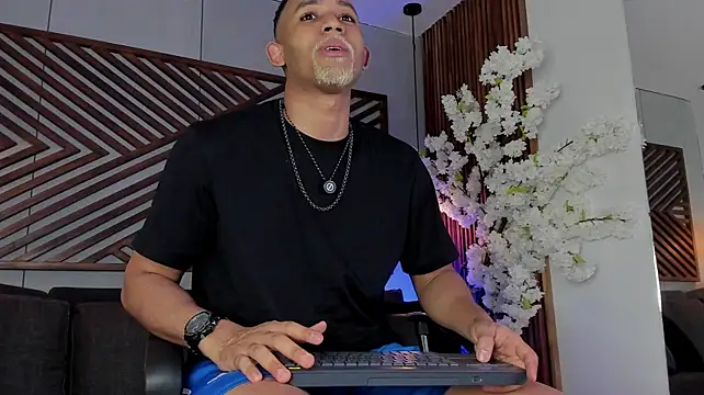 B_Wild Show in webcam