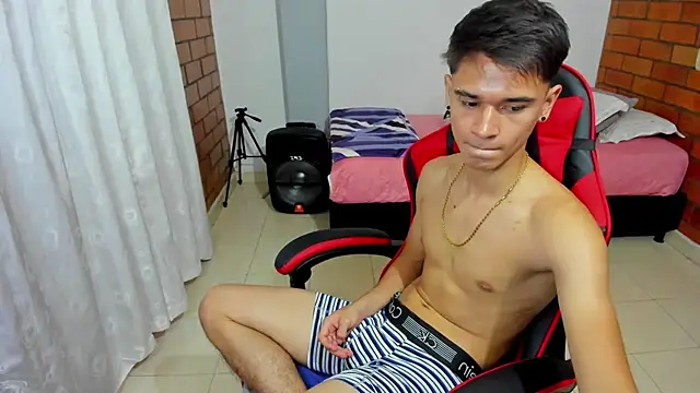 XXX chat uživo modela Aron_Boyy