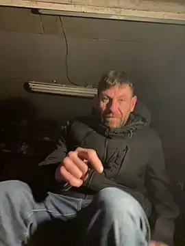BigDEZZZzz: διαδικτυακό σόου στην κάμερα