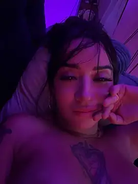 EmmyEvans1's Live XXX Chat