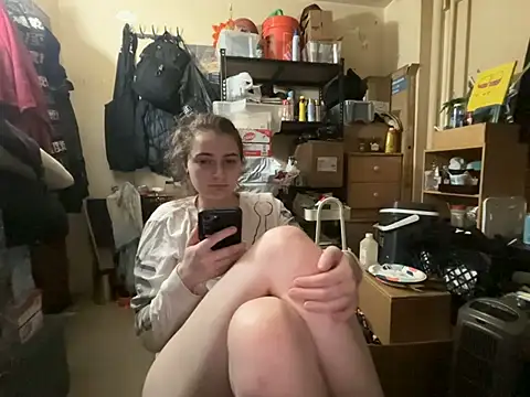 צ'אט XXX בשידור חי של Snowbunnycake_131