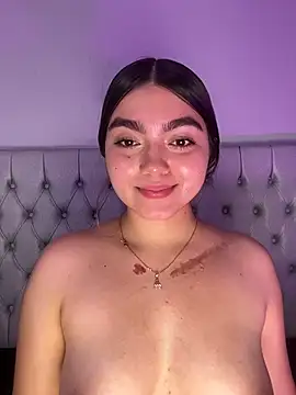 צ'אט XXX בשידור חי של Juli_saenz_