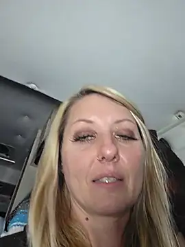 SheIsSomething Live XXX-chat