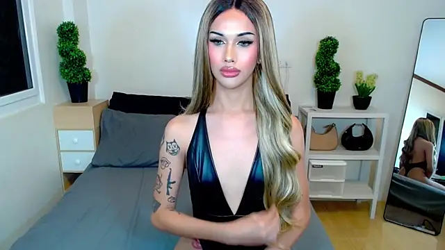 HorsecockMadison live XXX chat
