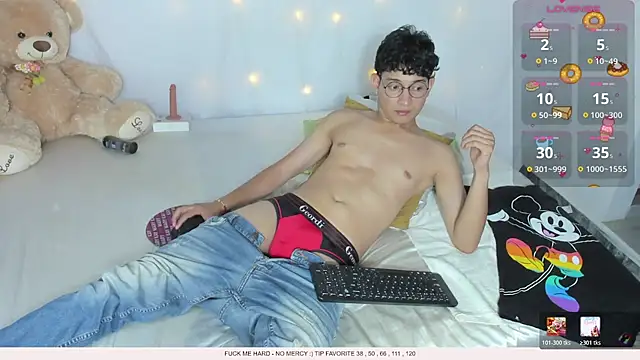 Benjamin_Buster Adlı Modelin Canlı XXX Sohbeti