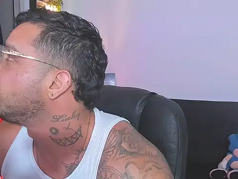 צ'אט XXX בשידור חי של MarckMathews