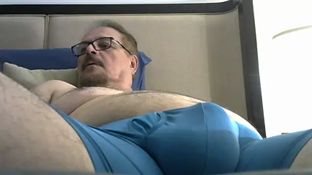 HungThickUncMax live XXX chat