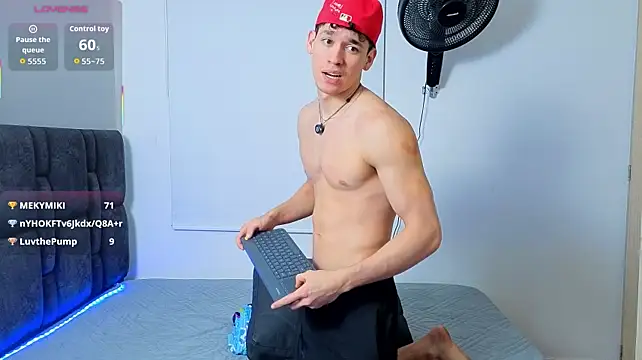 Luke_Muscle élő XXX-chatje