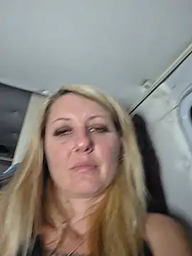 SheIsSomething's Live XXX Chat