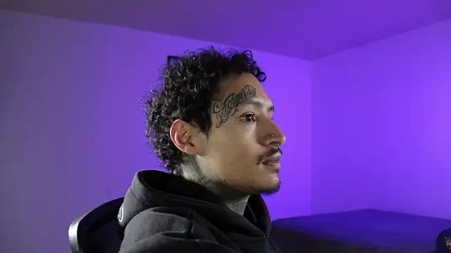 trieone's Live XXX Chat