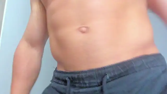 צ'אט XXX בשידור חי של KingLevi01
