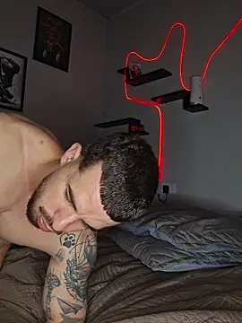 XXX chat uživo modela Cubanotatuado