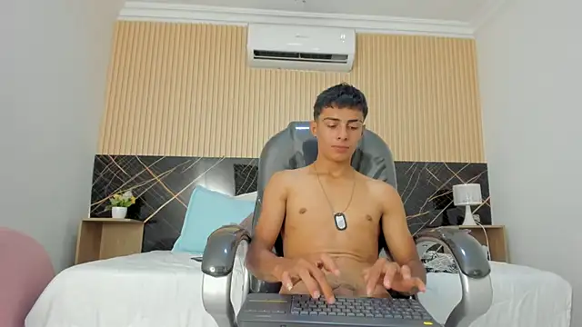 Bruno_fox Adlı Modelin Canlı XXX Sohbeti