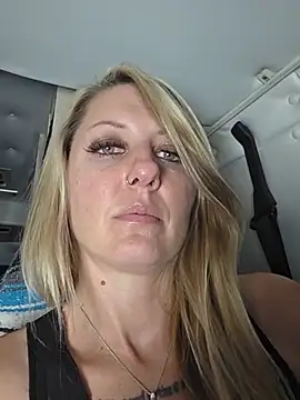 XXX chat uživo modela SheIsSomething