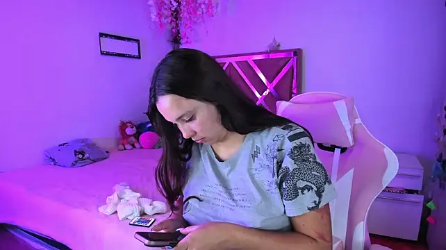 צ'אט XXX בשידור חי של little_emma0