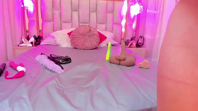 Francesca_Skuirt Adlı Modelin Canlı XXX Sohbeti