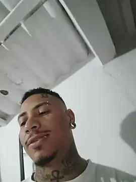 Chatroom XXX en direct de David_tatto1