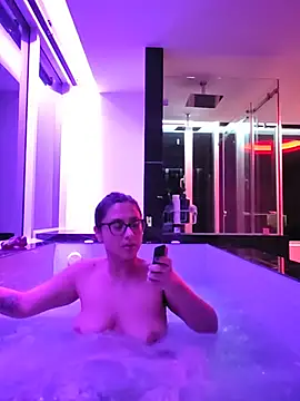 Chat +18 de Annfernal ao vivo