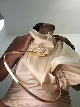 MiaJones21 লাইভ XXX চ্যাট