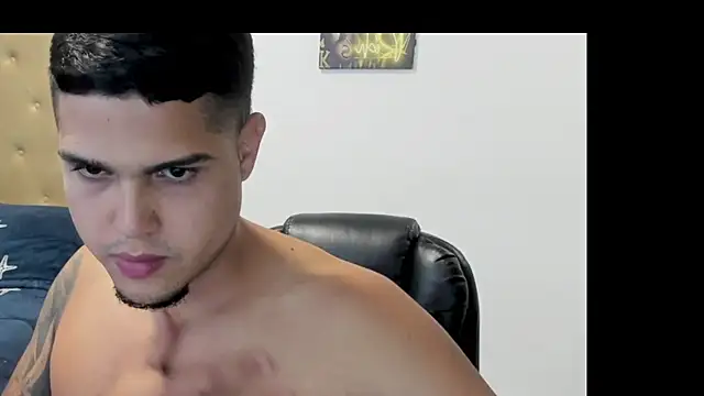 Chat XXX en directo de Latinboyco77