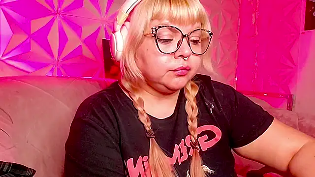XXX chat uživo modela Satyn_doll