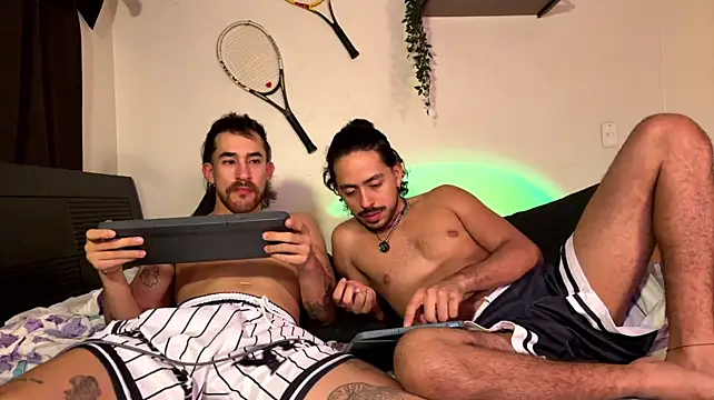 Aaron_wheel Live XXX-Chat
