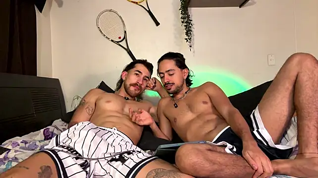 Aaron_wheel Live XXX-chat
