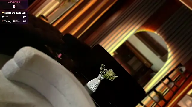 צ'אט XXX בשידור חי של Womanofyourdesire_