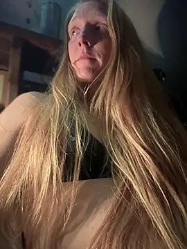 GoldenFlameGoddess' Live XXX Chat