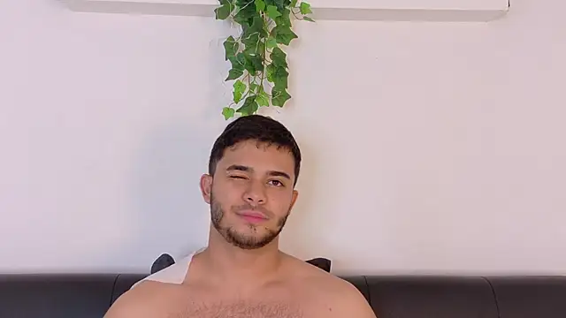 TylerWest_ XXX чат на живо