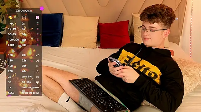 Miless_Cooper Live XXX-Chat