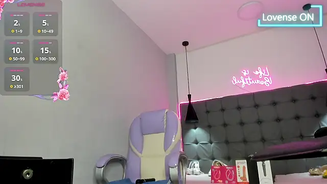 צ'אט XXX בשידור חי של scarletcherry18