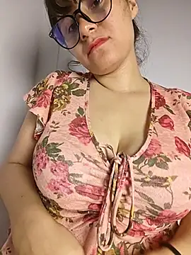 Kitty_Kalifa Obrolan Langsung XXX