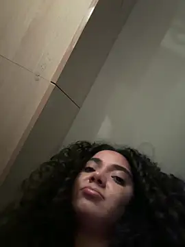 Curlyierr – Naživo XXX chat